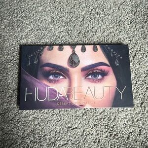 Huda Beauty Eyeshadow Palette - Desert Dusk